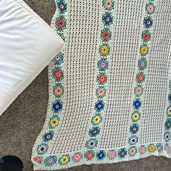 Vintage Hand Crocheted Granny Floral Cottagecore Boho Throw Blanket Afghan - Picture 2 of 11